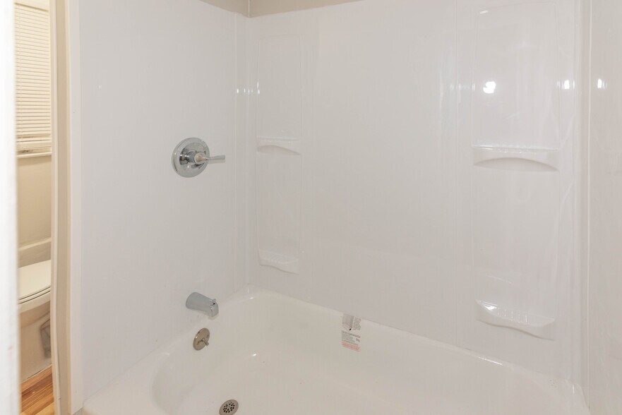 2550 W Lombard St, Baltimore, MD à vendre - Photo du bâtiment - Image 2 de 61