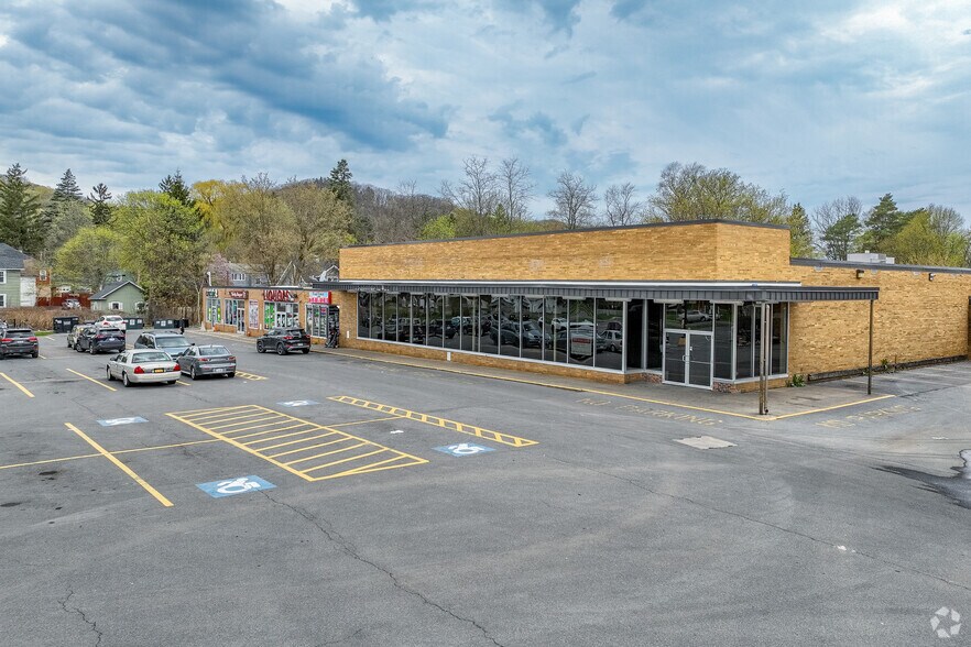 410-430 W Seneca Tpke, Syracuse, NY à louer - Photo du bâtiment - Image 2 de 4