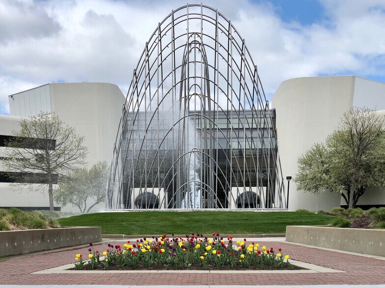 4350 Westown Pky, West Des Moines, IA à louer - Photo du bâtiment - Image 3 de 21