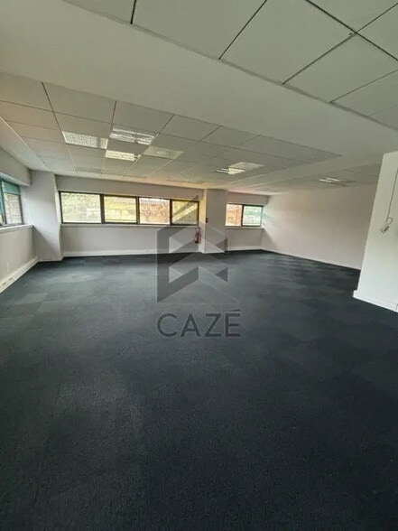 Office in Mérignac for lease - Interior Photo - Image 3 of 4