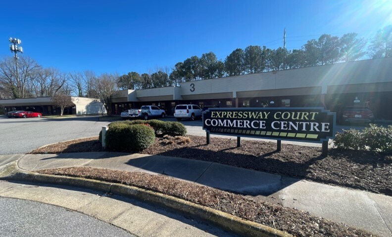 200-210 Expressway Ct, Virginia Beach, VA à louer - Photo du bâtiment - Image 2 de 15