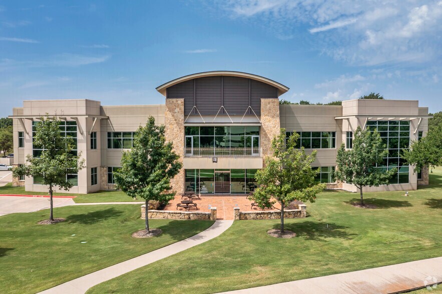 2871 Lake Vista Dr, Lewisville, TX for lease - Building Photo - Image 2 of 5