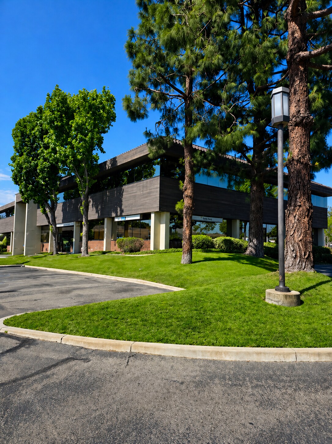 2310 E ponderosa Dr, Camarillo, CA à louer Photo principale- Image 1 de 7