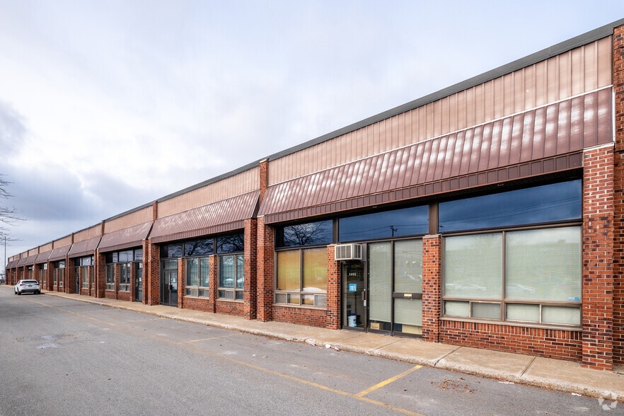 3455-3505 Rue Griffith, Montréal, QC for lease - Building Photo - Image 3 of 3