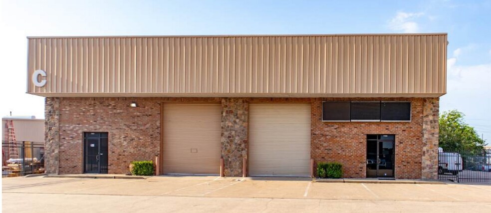 10963 Cutten Rd, Houston, TX à louer - Photo du bâtiment - Image 1 de 6