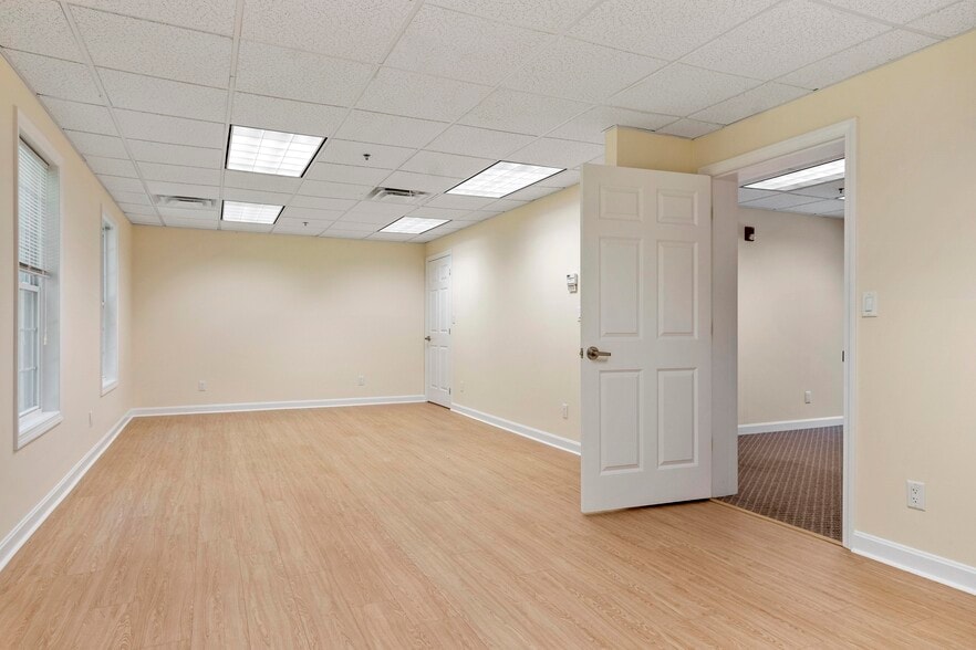 206 Southbridge St, Auburn, MA for lease - Building Photo - Image 3 of 12