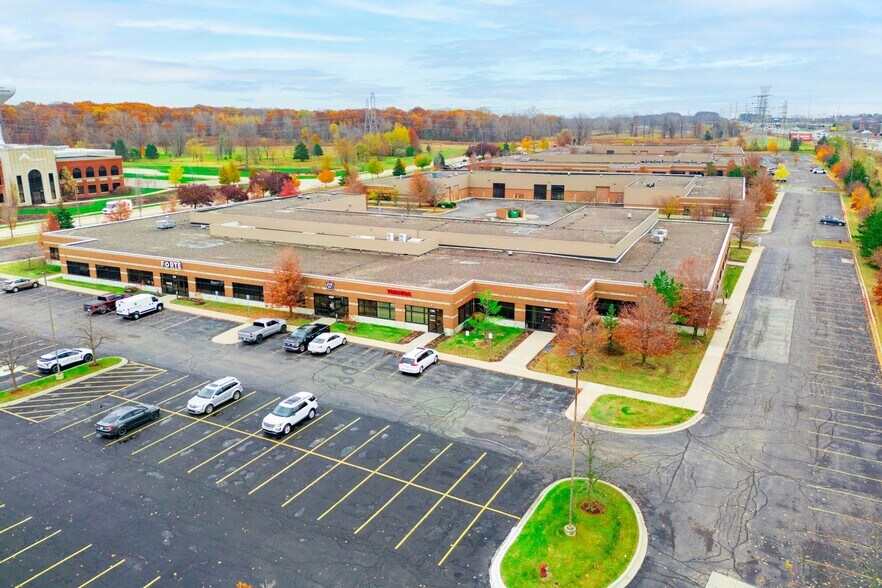 Alpha Technology Park portefeuille de 4 propriétés à vendre sur LoopNet.ca - Photo du bâtiment - Image 3 de 38