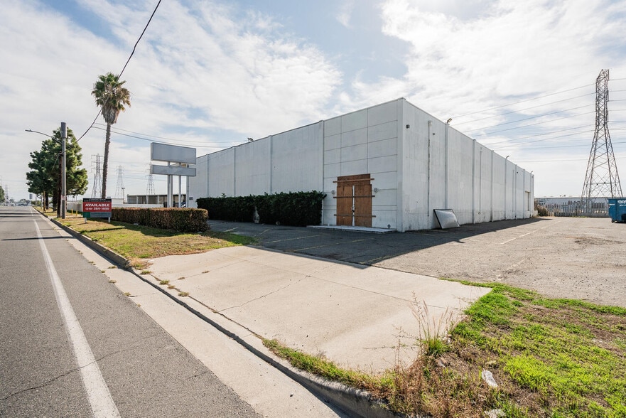 1500 E Cerritos Ave, Anaheim, CA for lease - Building Photo - Image 3 of 34
