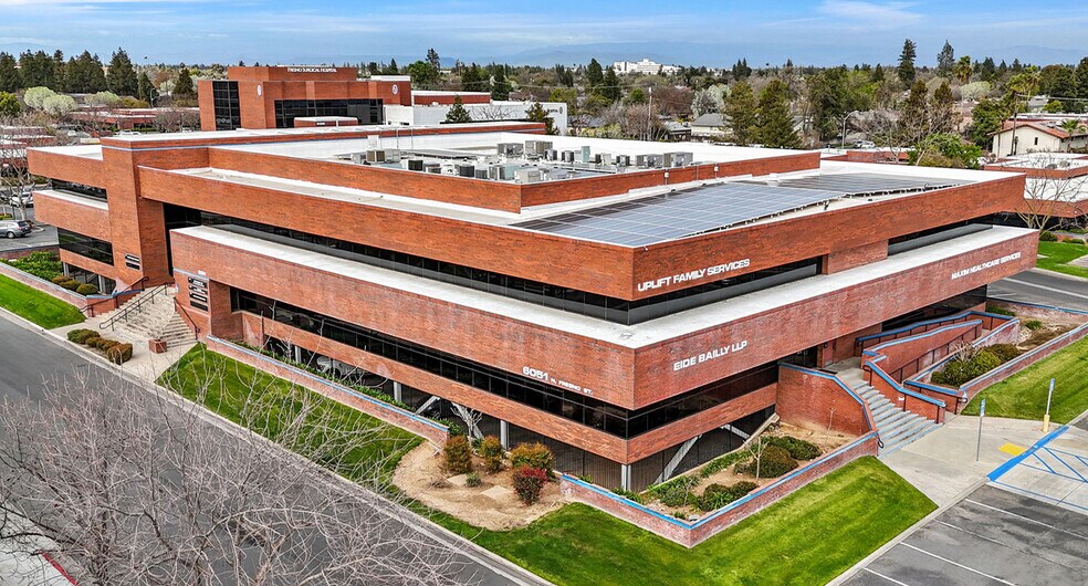 6051 N Fresno St, Fresno, CA à louer - Photo du bâtiment - Image 1 de 10