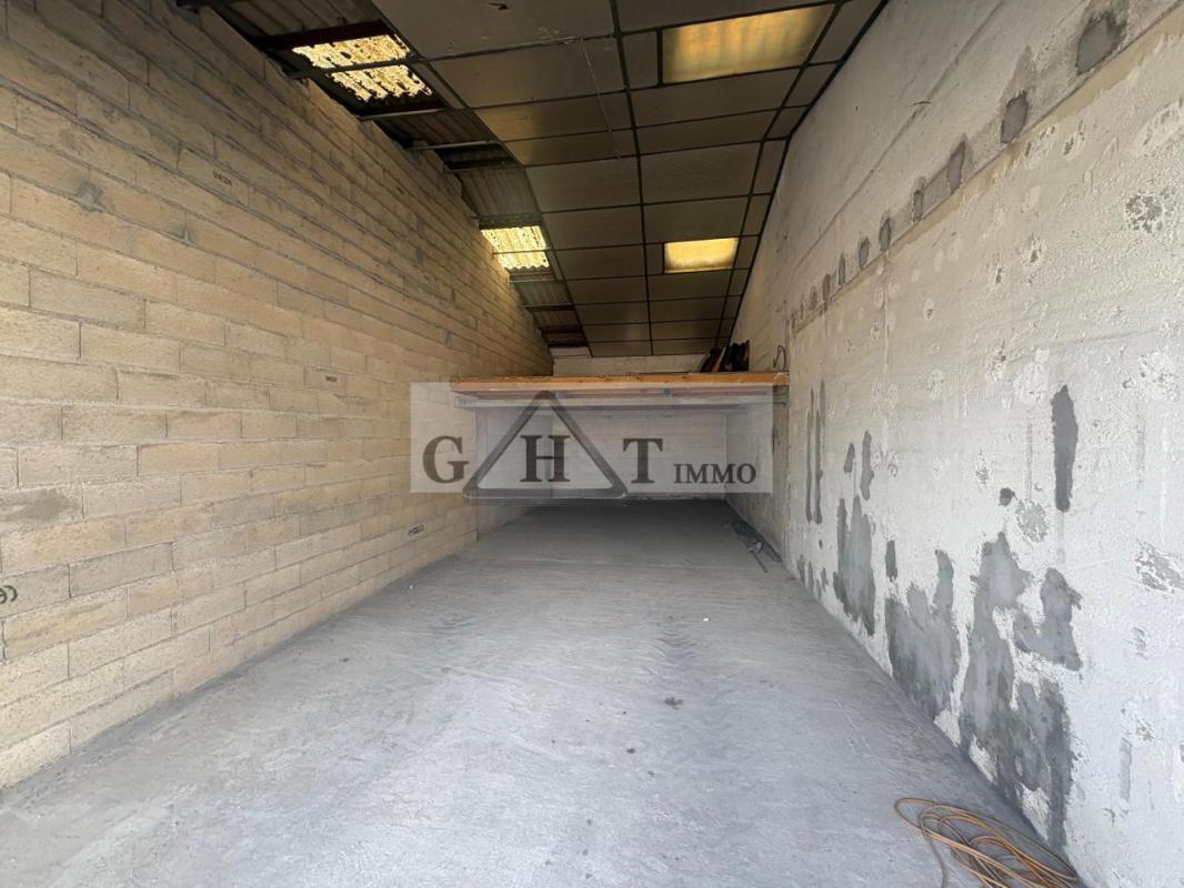 Industrial in Réau for lease Interior Photo- Image 1 of 4