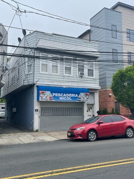 612 S Broad St, Elizabeth, NJ à vendre - Photo du bâtiment - Image 2 de 35