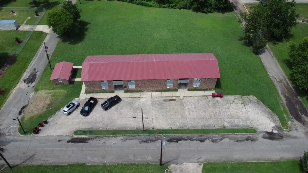 800 W Washington St, Clarksville, TX à vendre - Vid o sur l inscription commerciale - Image 3 de 29