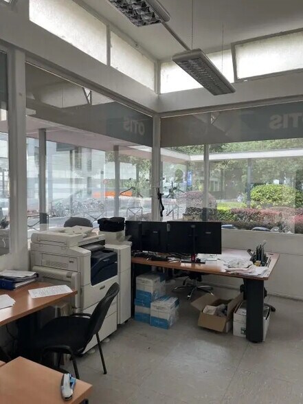 Office in Levallois-Perret for lease - Interior Photo - Image 2 of 3