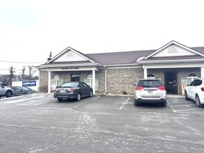 3645 N Briarwood Ln, Muncie, IN for lease Interior Photo- Image 1 of 15