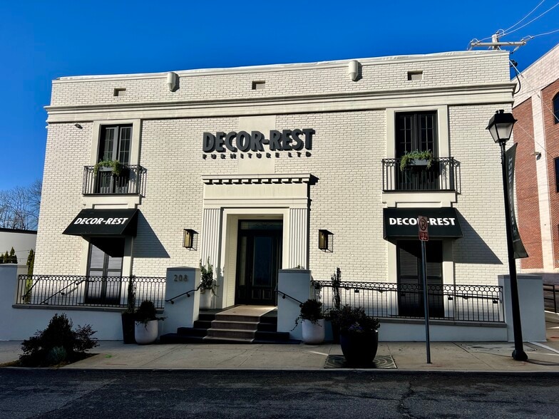 208 Jacobs Pl, High Point, NC for lease - Building Photo - Image 2 of 8