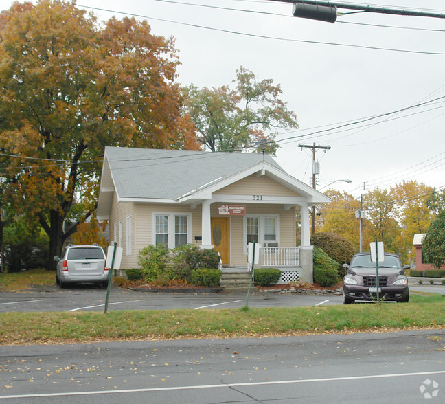 321 Delaware Ave, Delmar, NY à vendre - Photo principale - Image 1 de 1