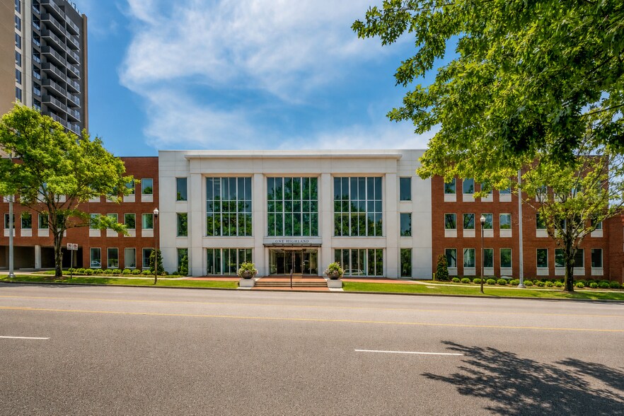 2151-2151 Highland Ave S, Birmingham, AL à louer - Photo du bâtiment - Image 1 de 14