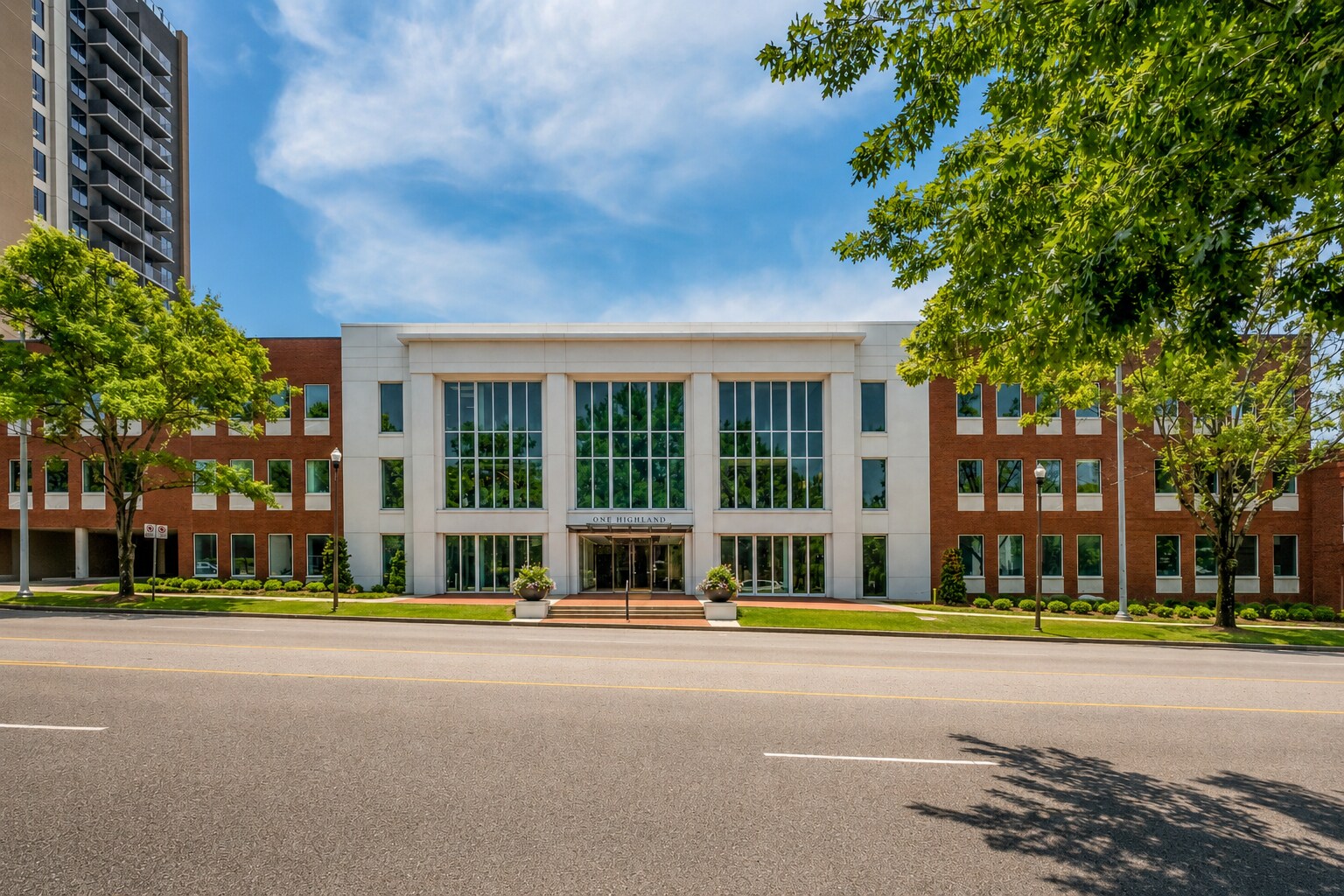 2151-2151 Highland Ave S, Birmingham, AL à louer Photo du bâtiment- Image 1 de 15