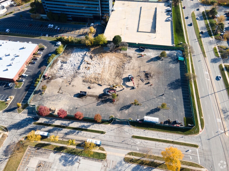 Finley Rd, Downers Grove, IL à vendre - Aérien - Image 2 de 2