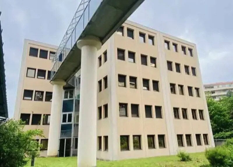 Bureau dans Villeurbanne à louer - Photo du bâtiment - Image 1 de 11