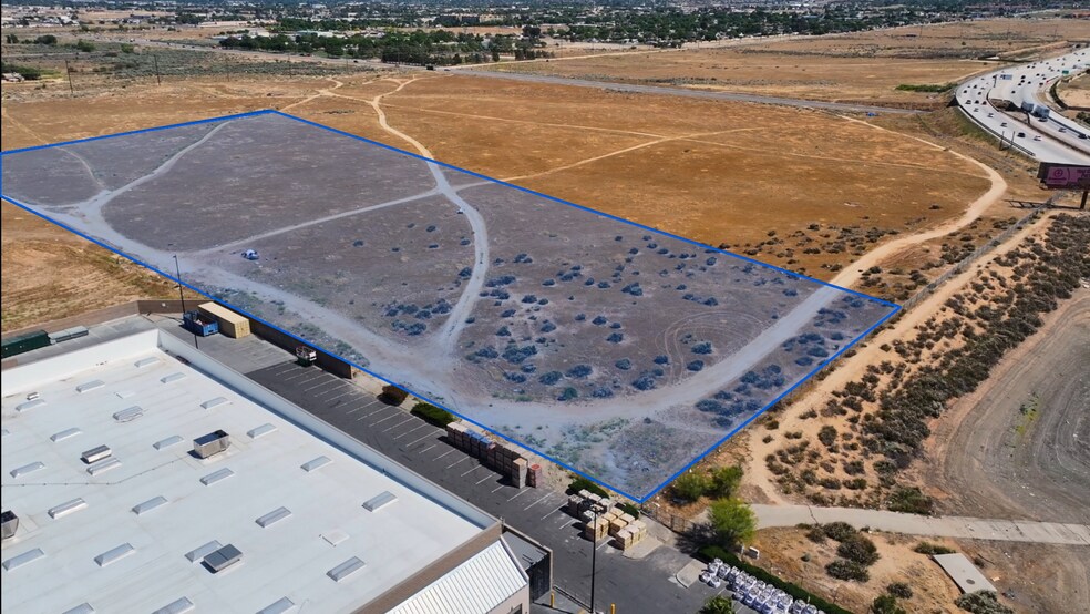 Highway 14 and P-4 Ave, Palmdale, CA à vendre - Photo du bâtiment - Image 3 de 11