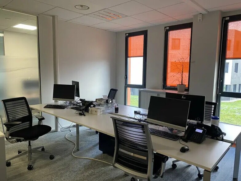 330 Allée Des Hêtres, Limonest for lease - Building Photo - Image 3 of 10