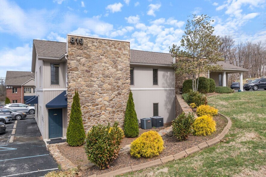 819 Mt Tabor Rd, New Albany, IN à louer - Photo du bâtiment - Image 3 de 10