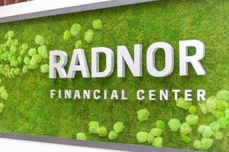 555 E Lancaster Ave, Radnor, PA à louer Photo du bâtiment- Image 2 de 12