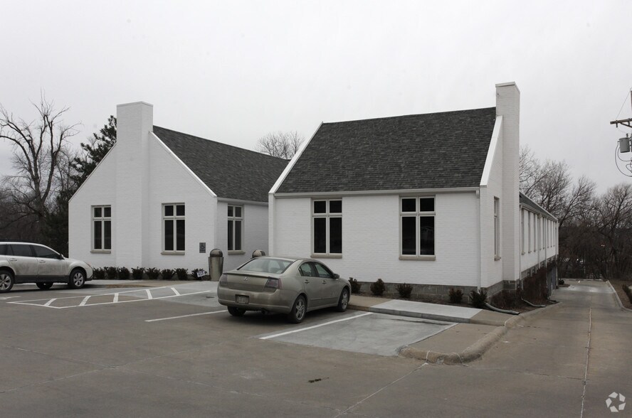 1005 S 76th Ave, Omaha, NE for lease - Building Photo - Image 2 of 53