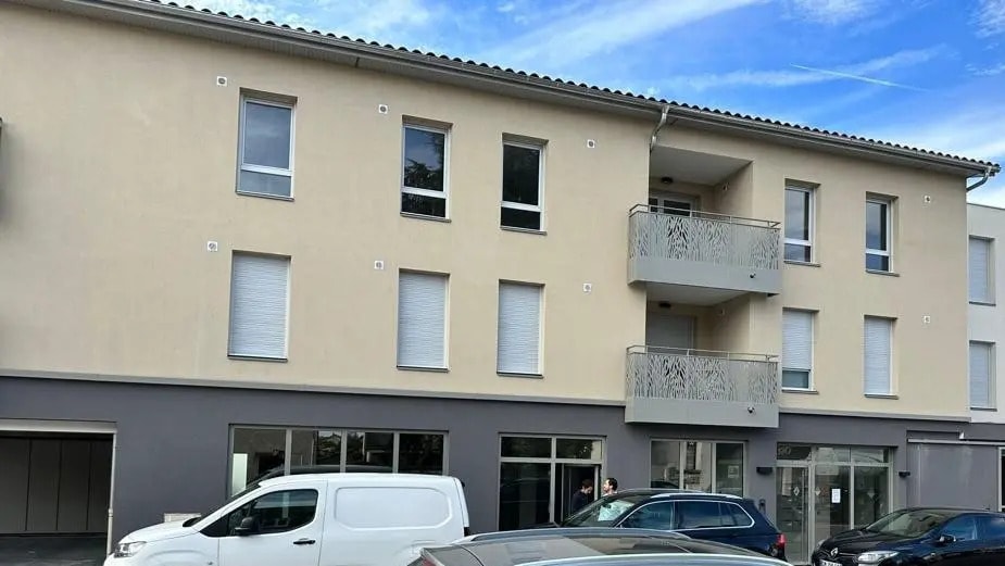 31 Avenue Charles De Gaulle, Saint-Bonnet-de-Mure for lease Building Photo- Image 1 of 6