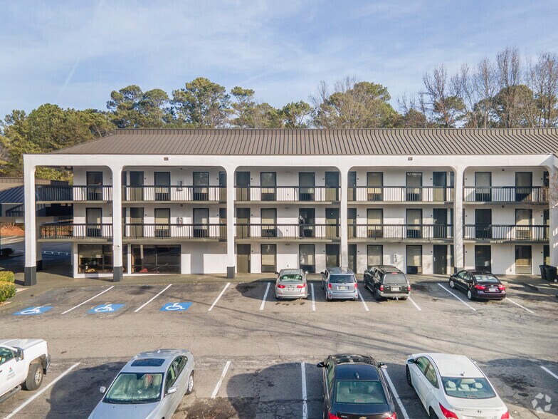 9995 Old Dogwood Rd, Roswell, GA à vendre - Photo du bâtiment - Image 3 de 4