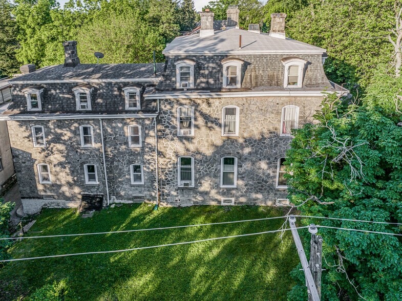 90 E Johnson St, Philadelphia, PA à vendre - Photo du bâtiment - Image 2 de 20