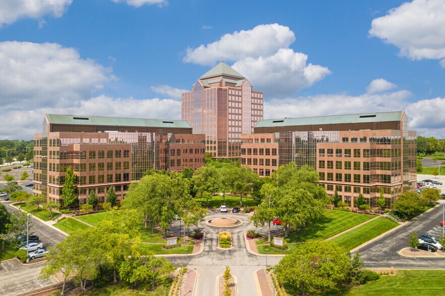 7300 College Blvd, Overland Park, KS à louer - Vidéo aérienne - Image 2 de 28