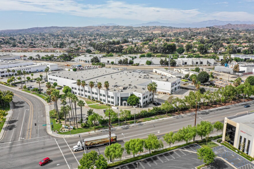 293-301 Brea Canyon Rd, City Of Industry, CA à vendre - Photo du bâtiment - Image 3 de 6