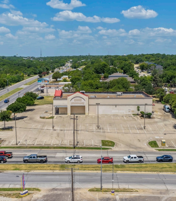 2706 Jacksboro Hwy, Fort Worth, TX for lease Building Photo- Image 1 of 4