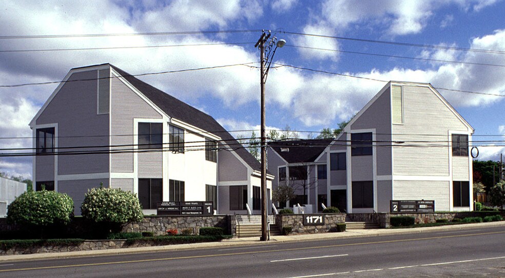 1171 E Putnam Ave, Riverside, CT à vendre - Photo du bâtiment - Image 2 de 9