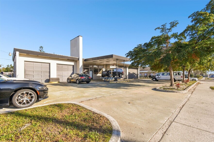 2011 9th St, Bradenton, FL à vendre - Photo du bâtiment - Image 3 de 22