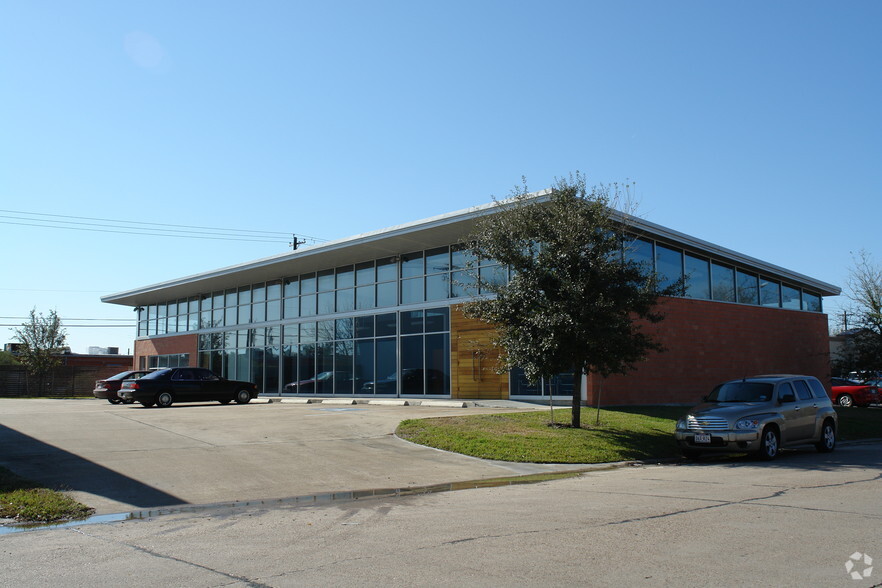 5205 Spruce, Bellaire, TX for lease - Building Photo - Image 3 of 12