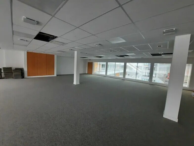 Office in Rouen for lease - Interior Photo - Image 3 of 14
