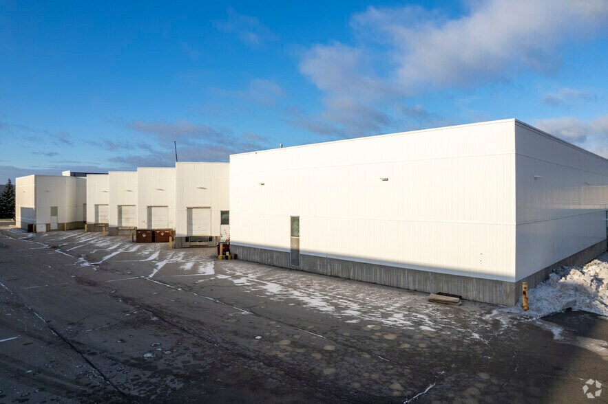 3535 Laird Rd, Mississauga, ON à louer - Photo du bâtiment - Image 2 de 5