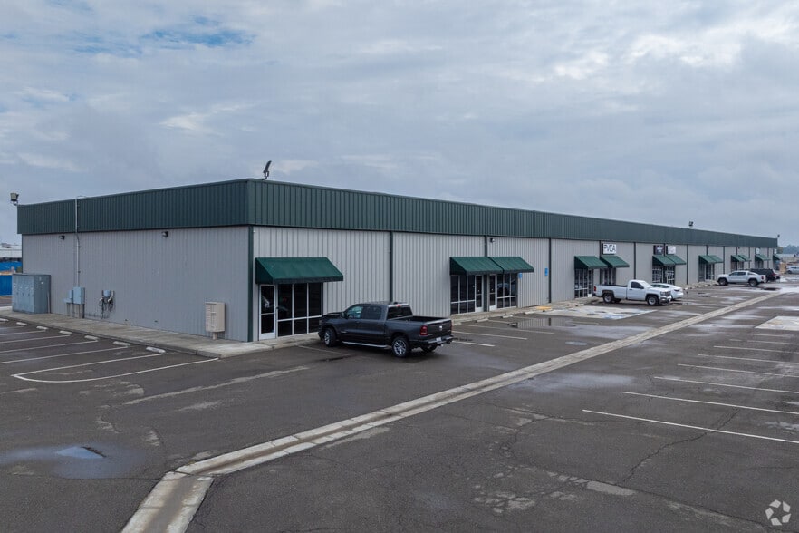 1500 Enterprise Drive, Lemoore portfolio of 3 properties for sale on LoopNet.ca - Primary Photo - Image 1 of 4