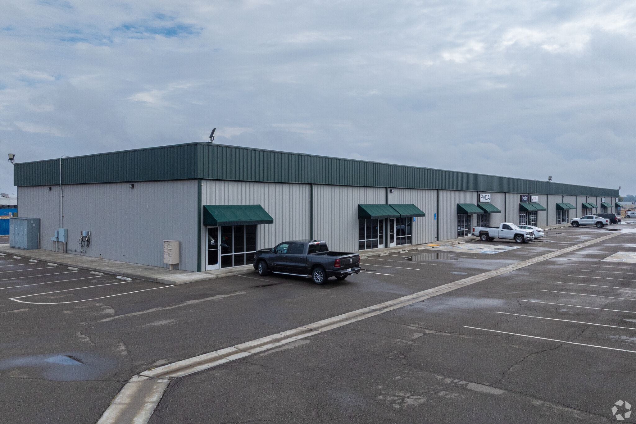 1500 Enterprise Drive, Lemoore portfolio of 3 properties for sale on LoopNet.ca Primary Photo- Image 1 of 5