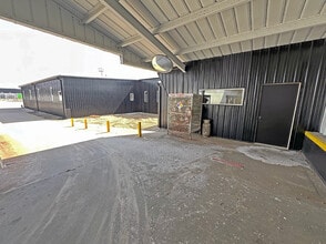 1200 N Logan St, Lincoln, IL for lease Interior Photo- Image 2 of 2