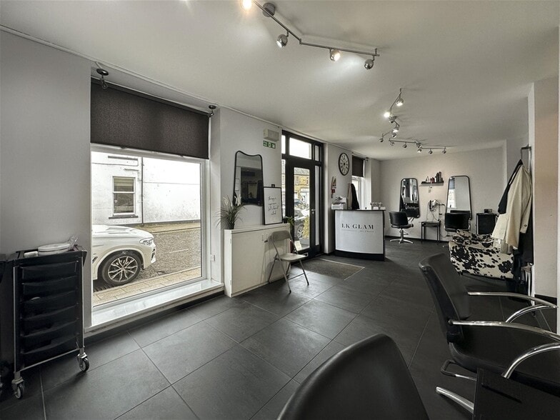 31 King St, Stenhousemuir for sale - Building Photo - Image 2 of 9