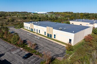 2000 McClaren Woods Dr, Coraopolis, PA for lease Building Photo- Image 2 of 9