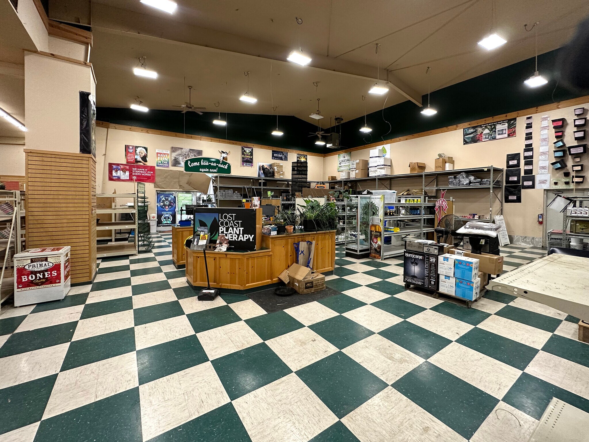 126 Dinsmore Dr, Fortuna, CA for lease Interior Photo- Image 1 of 7