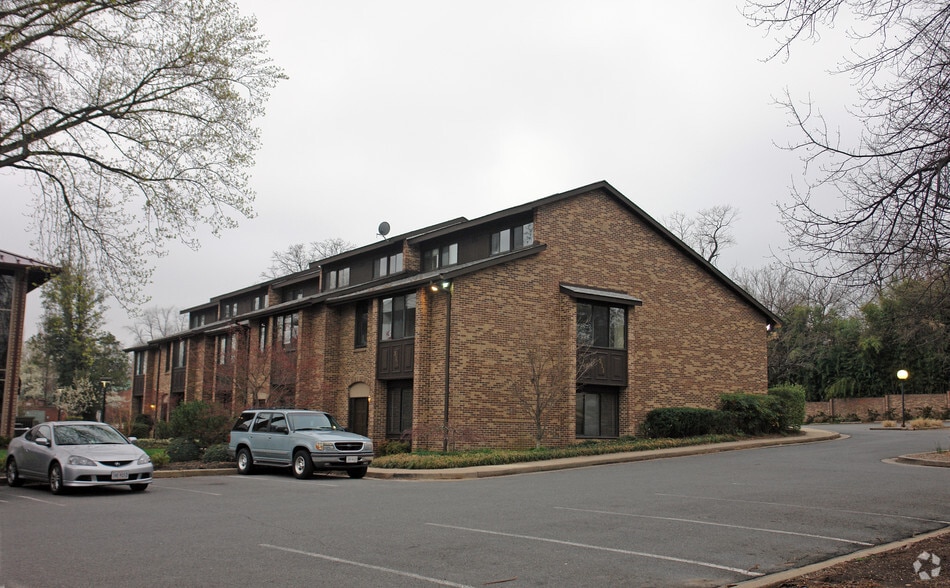 311 Maple Ave W, Vienna, VA for lease - Building Photo - Image 3 of 22