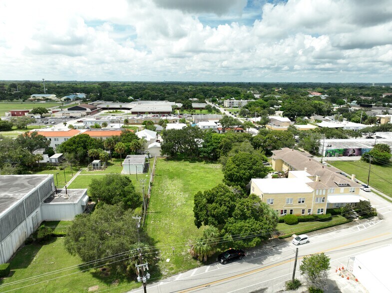 1865 Old Dixie Hwy, Vero Beach, FL à vendre - Photo du bâtiment - Image 2 de 6