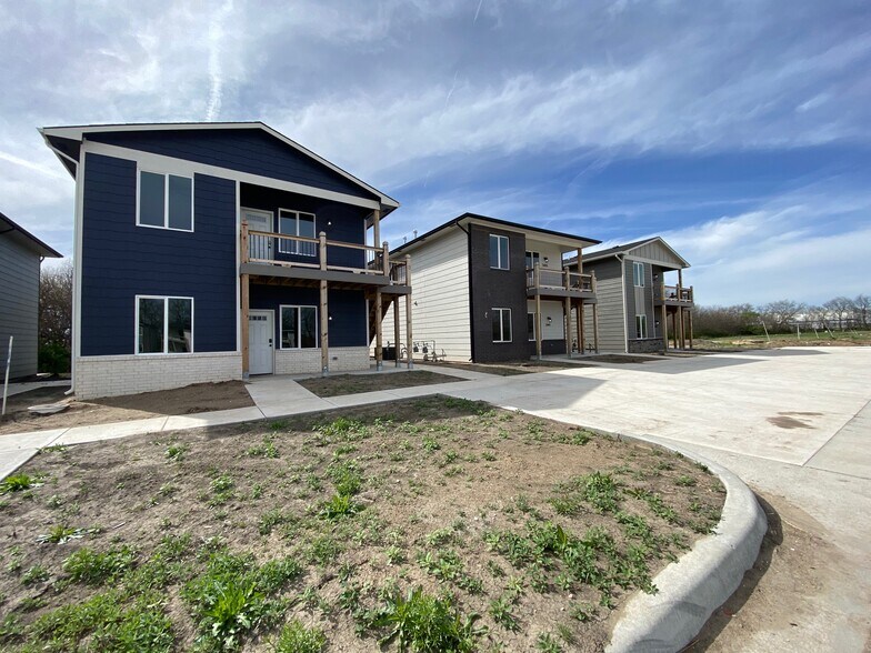 Bressler Portfolio portefeuille de 2 propriétés à vendre sur LoopNet.ca - Photo du bâtiment - Image 3 de 22