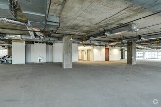 330 E Kilbourn Ave, Milwaukee, WI for lease Interior Photo- Image 2 of 6